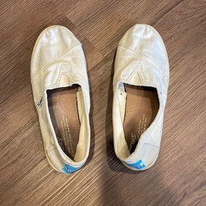 Cream Toms Shoes- Fit 6 Women